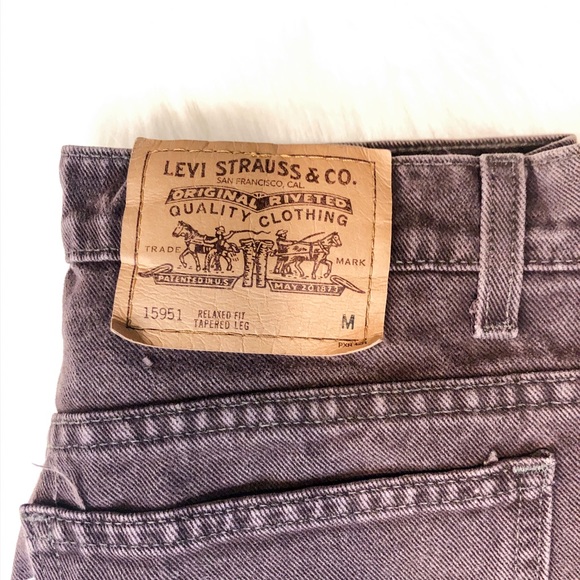 Vintage Levi’s 950s - High Waisted Mom Jeans - Picture 2 of 6